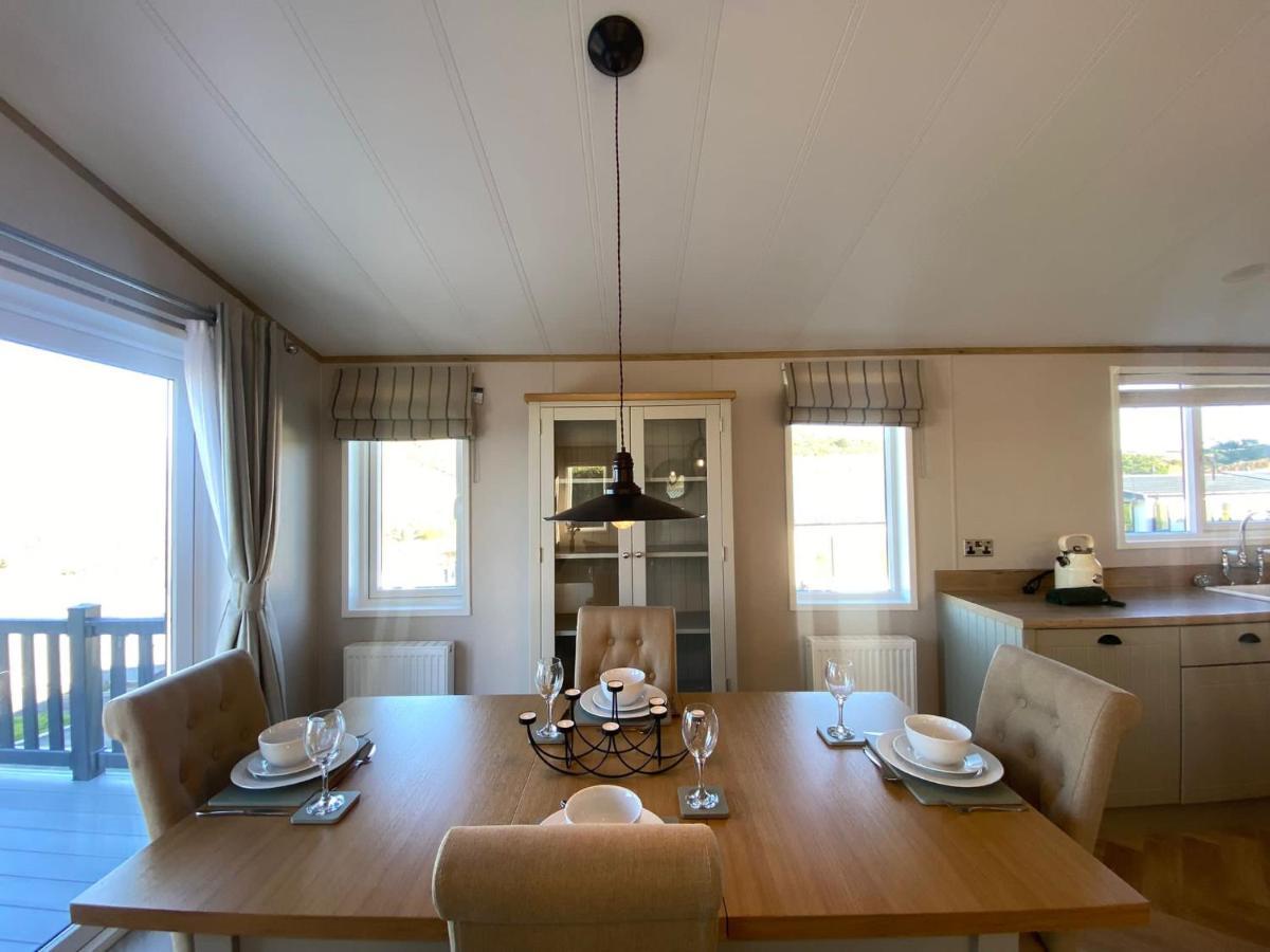 Daphne's Lodge Mawgan Porth Exterior foto